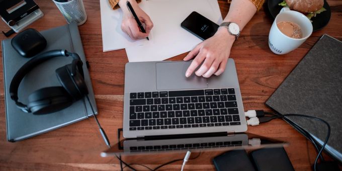 Teure technische Geräte für den Job angeschafft? Inzwischen können die Anschaffungskosten gleich im ersten Jahr in voller Höhe von der Steuer abgesetzt werden. Teure technische Geräte für den Job angeschafft? Inzwischen können die Anschaffungskosten gleich im ersten Jahr in voller Höhe von der Steuer abgesetzt werden.