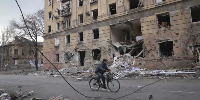 Ein im Ukraine-Krieg zerbombtes Gebäude in Mariupol. Ukraine Krieg