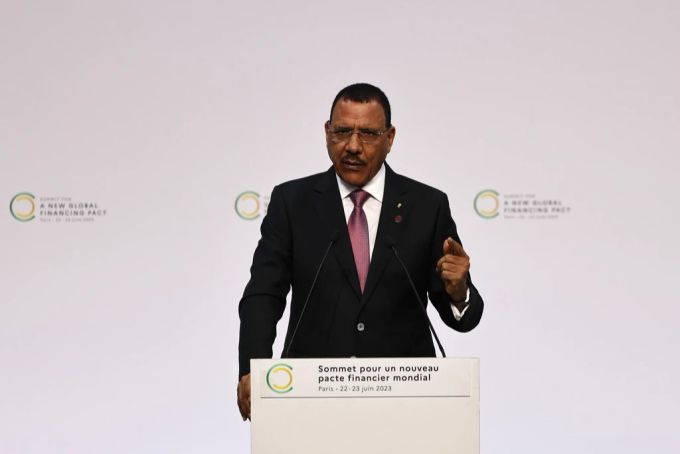 Der gestürzte Präsident Mohamed Bazoum. bazoum niger putsch