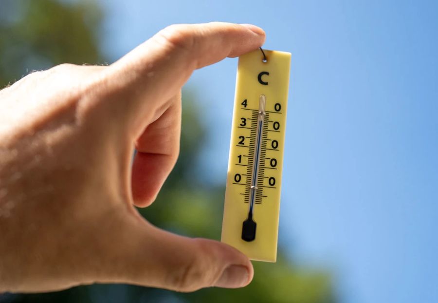 Seit Tagen zeigt das Thermometer in der Schweiz über 30 Grad an.