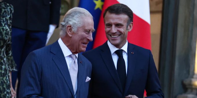 Der britische König Charles III. mit dem französischen Präsidenten Emmanuel Macron im Elysee-Palast in Paris. König Charles macron