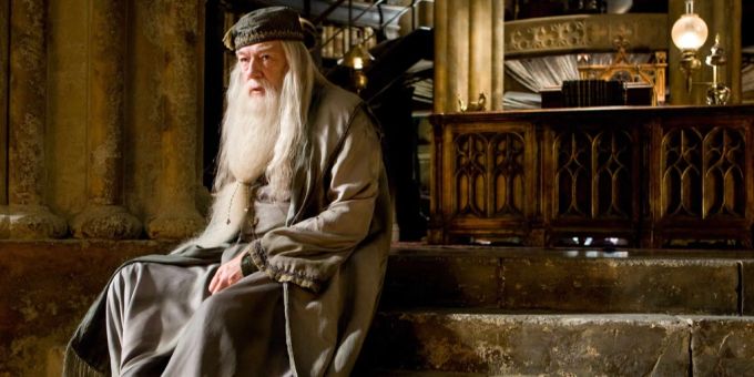 Professor Dumbledore in Harry Potter gespielt von Michael Gambon. Dumbledore Harry Potter