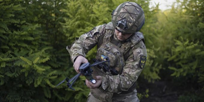 Verletzte - Drohnen treffen Häuser in russischer Kleinstadt