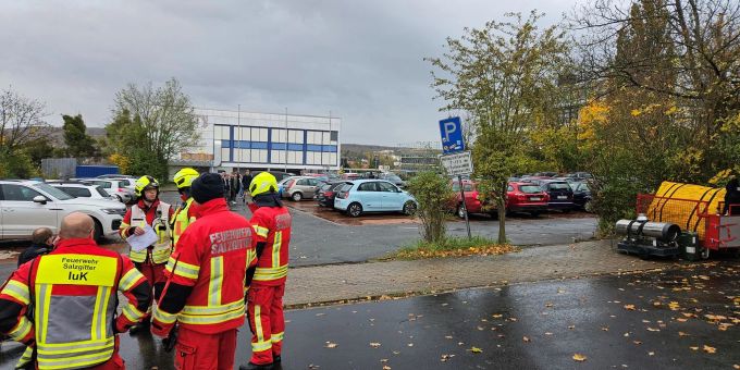 Eine Person, die eine Schusswaffe getragen haben soll, hat einen Polizeieinsatz an einem Gymnasium in Salzgitter ausgelöst. Grosseinsatz Salzgitter