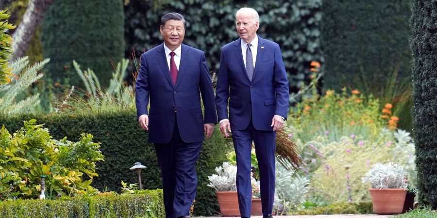 US-Präsident Joe Biden (r), und Chinas Staatschef Xi Jingping kamen zu Gesprächen in San Francisco zusammen.