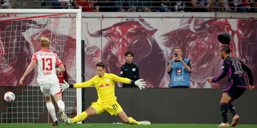 Leroy Sané (r) sorgte für den Ausgleich der Bayern in Leipzig.