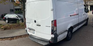 St. Gallen - Die Handbremse! Lieferwagen rollt in parkierte Autos