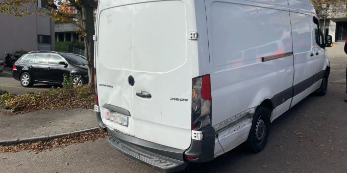 St. Gallen: Nicht korrekt gesichertes Auto rollt in parkierte Autos. St. Gallen