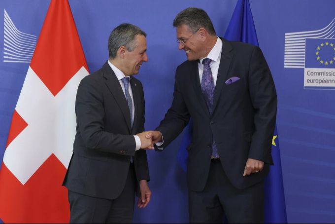Bundesrat Ignazio Cassis (L) trifft den Vizepräsidenten der Europäischen Kommission Maros Sefcovic (R) in Brüssel, Belgien, 18. Juli 2023. (Archivbild) EU Cassis Verhandlungen EU-Verhandlungsmandat
