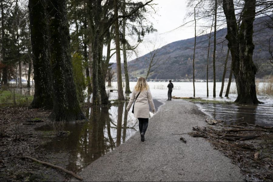 14. Dezember 2023: Der Bielersee läuft aufgrund starker Niederschläge über.