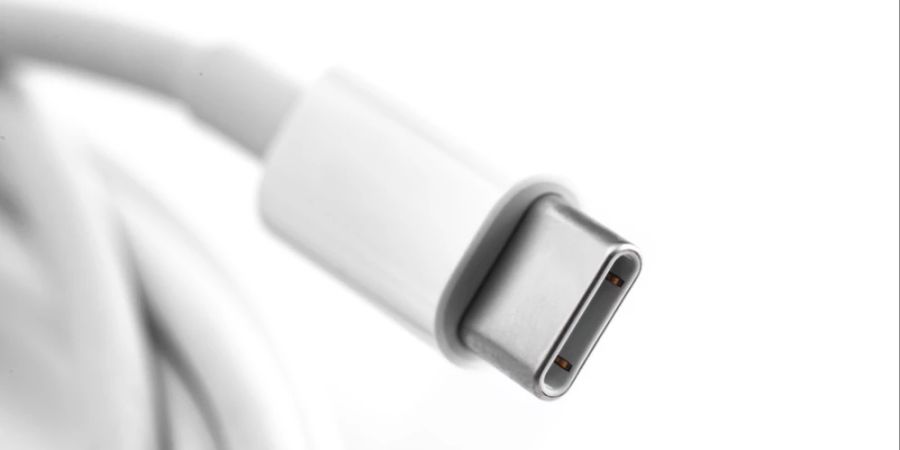 USB-C-Kabel weiß heller Hintergrund