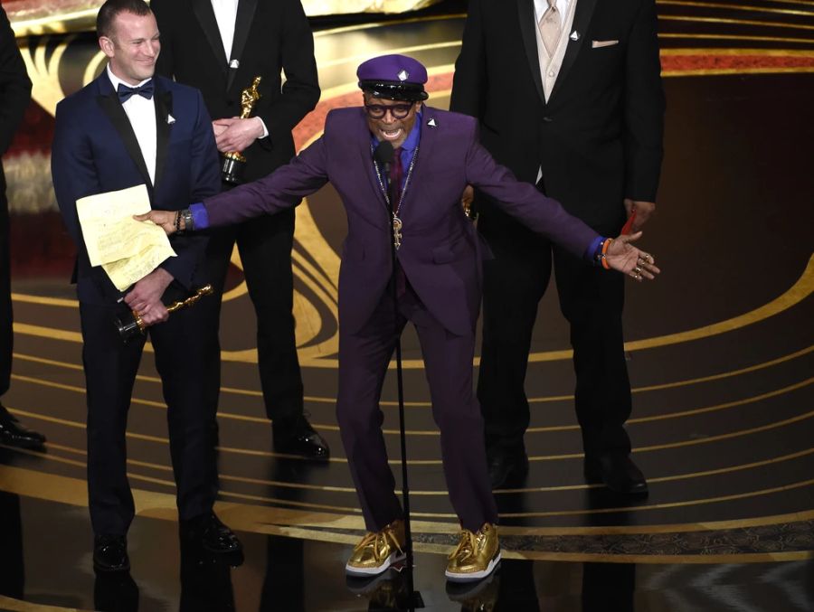 Regisseur Spike Lee empfing seinen Oscar 2019 in goldenen Air Jordans.