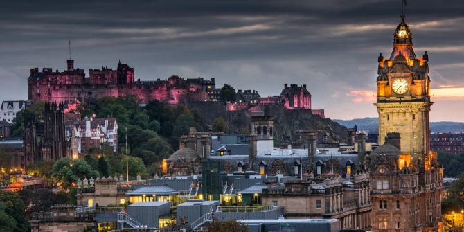 Edinburgh Castle am Abend.