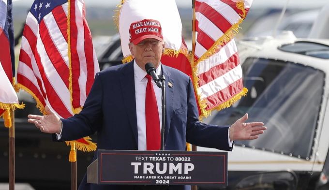 «Make America Great Again»: Donald Trump wird schon lange des Populismus bezichtigt, doch nun nähert sich sein Redestil immer mehr an die von Hitler oder Mussolini. donald trump