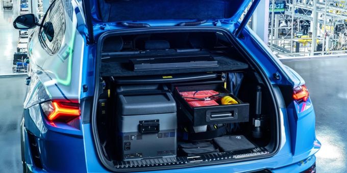 Rettet Leben: Im Kofferraum steckt eine Kühlbox für Organe. Lamborghini Urus