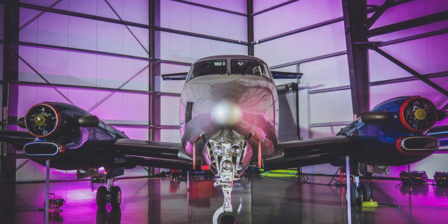 Privatjet im Hangar