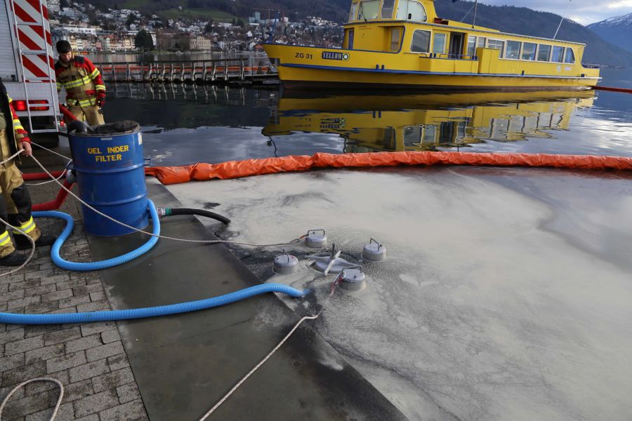 Die Feuerwehr konnte die Flüssigkeit binden und absaugen.