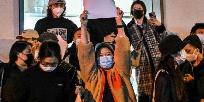 Über Corona-Proteste - China löscht Nachrichten in Online-Netzwerken
