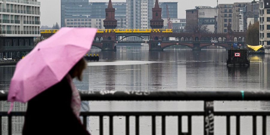 Das Wetter in Deutschland soll auch über die Feiertage regnerisch bleiben.