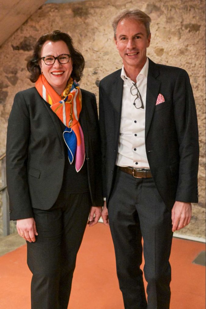 Tatjana Rothenbühler mit dem Belper Gemeindepräsidenten Benjamin Marti .