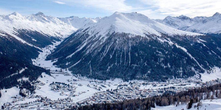 Blick auf Davos und das Jakobshorn im Winter. - Kanton Graubünden