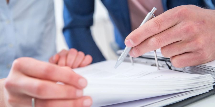 Bei den aktuell stetig steigenden Preisen ist die Gefahr gross, dass mehr Menschen in finanzielle Notsituationen geraten.