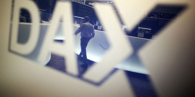 Anleger vorsichtig - Dax startet mit Minus