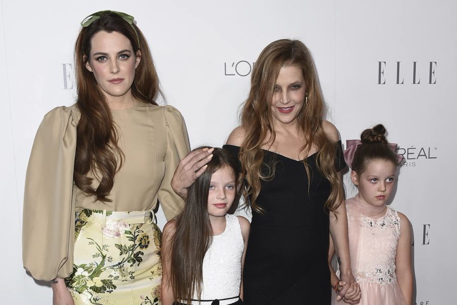 Riley Keough (links) mit Mama Lisa Marie Presley und den Zwillingen Finley und Harper.