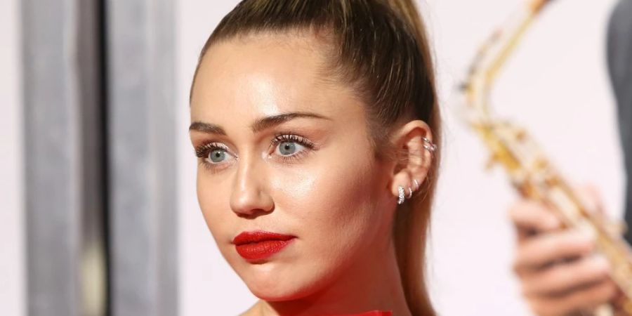 Miley Cyrus will 2023 eine bessere Zuhörerin werden.