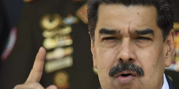 ARCHIV - Nicolas Maduro, Präsident von Venezuela, spricht bei einer Pressekonferenz im Präsidentenpalast Miraflores in Caracas. Venezuela