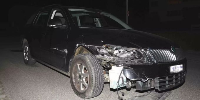 Am Samstag (22.08.2020), kurz vor 1 Uhr, ist eine 17-jährige Autofahrerin mit ihren Mitfahrerinnen im Alter von 16 und 15 Jahren nach einer Strolchenfahrt auf der Bahnhofstrasse verunfallt. Die Jugendlichen hatten das Auto zuvor einem Kollegen entwendet. degersheim SG