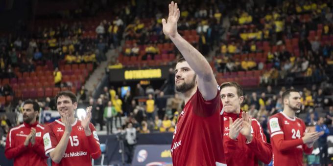 Die Schweizer Handball Nationalmannschaft tritt in ihrem ersten EM-Qualifikationsspiel gegen Dänemark an. handball em nationalmannschaft