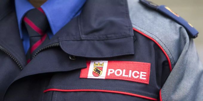 Därstetten BE: Lastwagen kam von der Strasse ab. Därstetten BE: Lastwagen kam von der Strasse ab