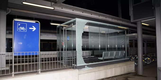 Sachbeschädigungen am Bahnhof. Sachbeschädigungen am Bahnhof