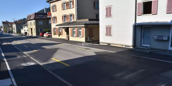Velofahrer von Auto erfasst. Velofahrer von Auto erfasst