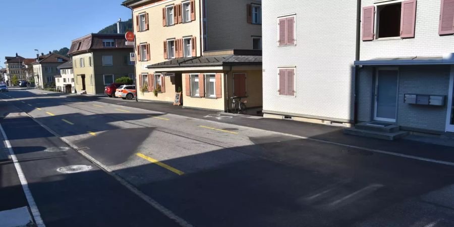 Velofahrer von Auto erfasst