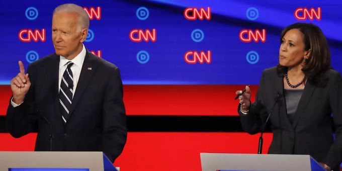 ARCHIV - Die damaligen demokratischen Bewerber um die Präsidentschaftskandidatur, Joe Biden und Kamala Harris, sprechen im Juli 2019 während der zweiten TV-Debatte der Demokraten. Foto: Paul Sancya/AP/dpa ARCHIV - Die damaligen demokratischen Bewerber um die Präsidentschaftskandidatur, Joe Biden und Kamala Harris, sprechen im Juli 2019 während der zweiten TV-Debatte der Demokraten. Foto: Paul Sancya/AP/dpa
