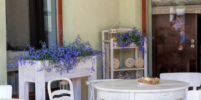 Mediterrane Einrichtung in einer Wohnung. Mediterrane Einrichtung