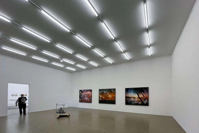Ein Ausstellungsraum von Julian Charrière.