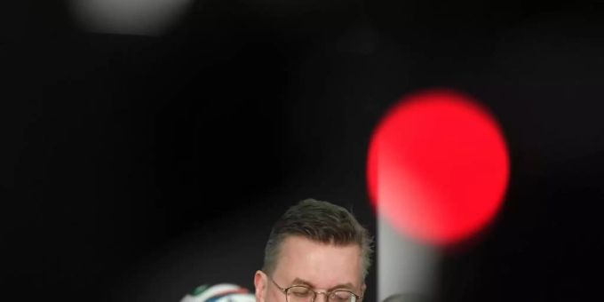 Trat im April 2019 als DFB-Präsident zurück: Reinhard Grindel. Foto: Boris Roessler/dpa Trat im April 2019 als DFB-Präsident zurück: Reinhard Grindel. Foto: Boris Roessler/dpa