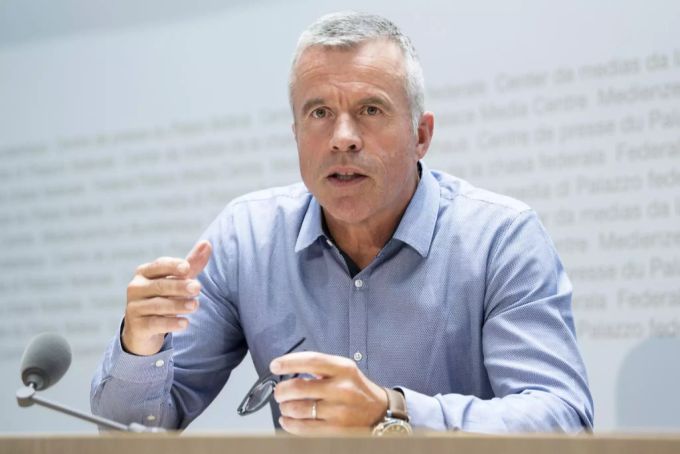 BDP-Nationalrat Lorenz Hess findet Prämien für BAG-Mitarbeiter «angemessen». Nun alle für wenige Fehler anzuprangern, sei falsch. Lorenz Hess Coronavirus BAG
