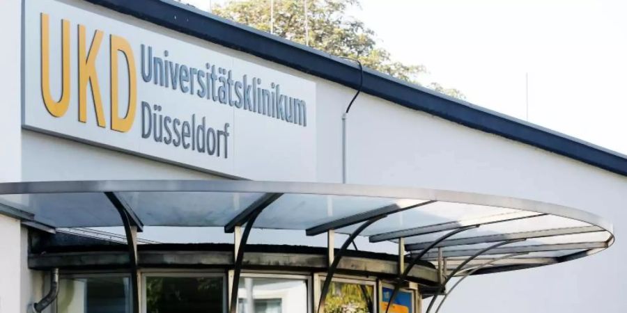 An der Düsseldorfer Uni-Klinik gelang Ärzten erstmals eine Heilung von Krebs und HIV bei der gleichen Person.