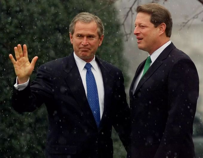 Bei den US-Wahlen 2000 zwischen George W. Bush und Al Gore kam es bei der Auszählung der Stimmen im Bundesstaat Florida zu Ungereimtheiten. US-Wahlen
