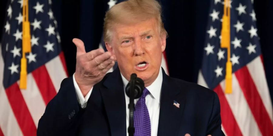 Trump bei seiner Pressekonferenz in Bedminster