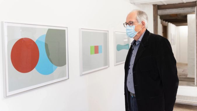 Peter Jeker, Lehrer, Kunstkenner, und Kulturvermittler, lobt die Bandbreite der Ausstellung.