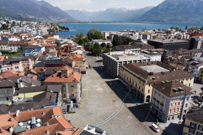 Eine Luftaufnahme der Piazza Grande in Locarno. Sie bildet das Herzstück des Locarno Film Festival. Locarno Film Festival