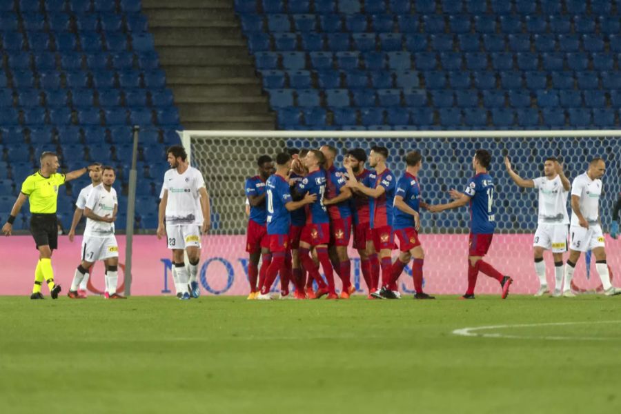 Der FC Basel bejubelt einen Treffer gegen Famagusta.