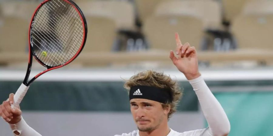 Alexander Zverev setzte sich gegen Dennis Novak glatt in drei Sätzen durch. Foto: Christophe Ena/AP/dpa