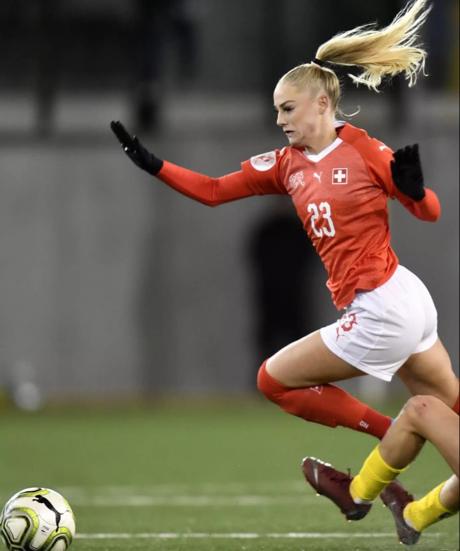 Alisha Lehmann wird nach einer Stunde eingewechselt.