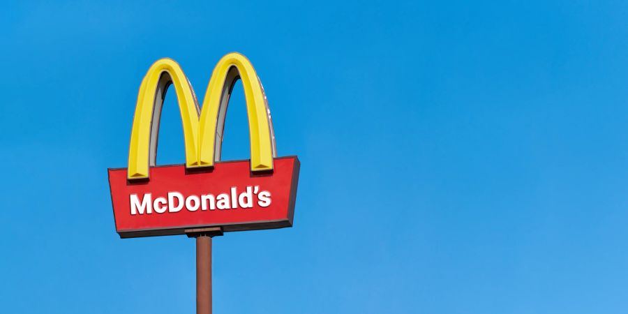 McDonald's hat seine Partnerschaft mit IBM beim KI-Pilotprojekt für Drive-in-Bestellungen vorerst beendet.